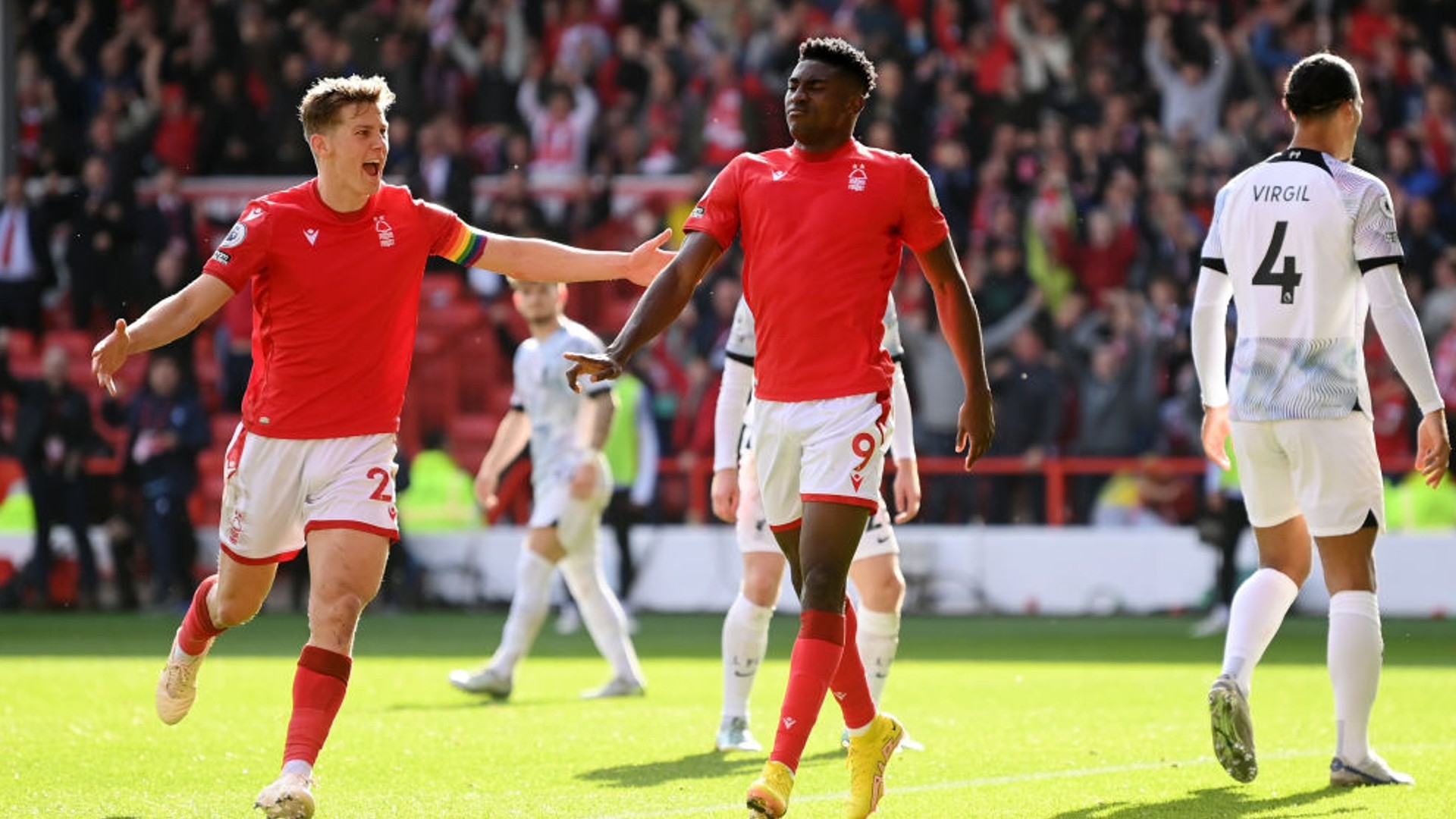 通过与队友 通过与队友